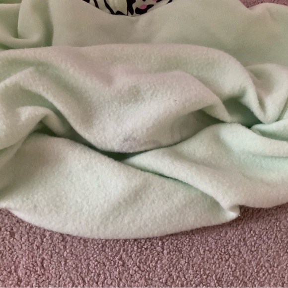 Pair Of Two Urban Kids Sweaters - Picture 13 of 16